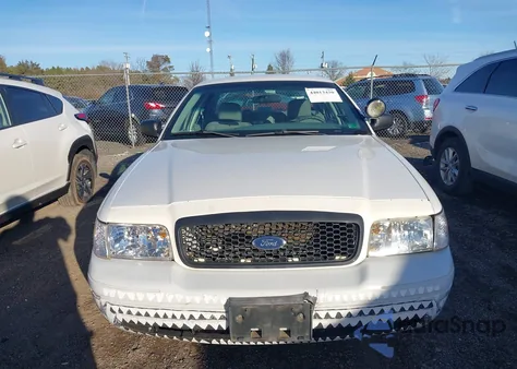 2003 Ford Crown Victoria Police z USA, uszkodzony, nr VIN 2FAFP71W63X109379